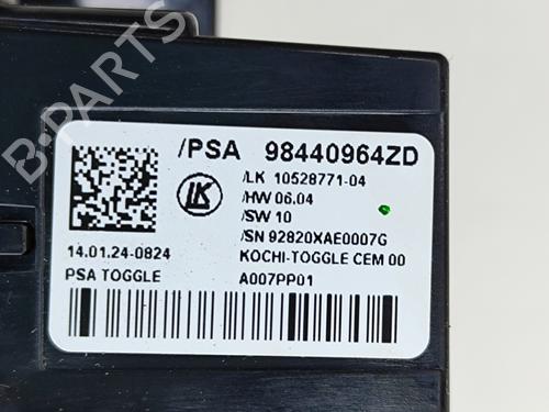Gear lever PEUGEOT 2008 II (UD_, US_, UY_, UJ_, UR_, UC_) 1.2 Hybrid 136 (URHPYC, USHPY) | BP28553065M90