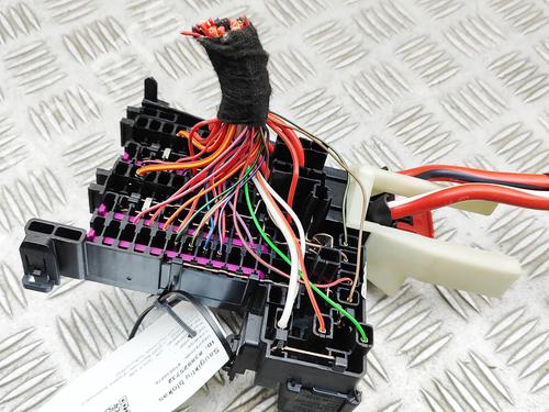Fuse box VW GOLF VIII (CD1, DA1) 1.5 eTSI | BP39565981E1 - Image 4