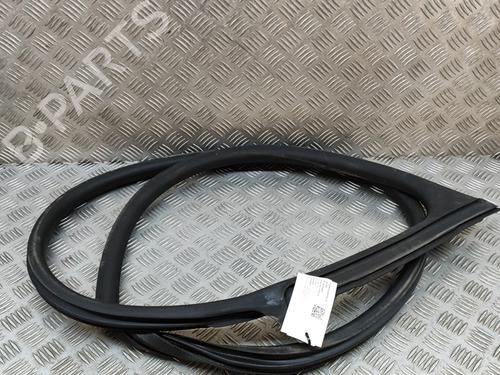 Used Rubber door seal PORSCHE TAYCAN Cross Turismo (Y1B) 4S Performance Battery Plus (Y1BDB1) (571 hp) 27770756