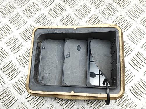 Used Grille PEUGEOT 308 SW II (LC_, LJ_, LR_, LX_, L4_) 1.5 BlueHDi 130 (131 hp) 31339229