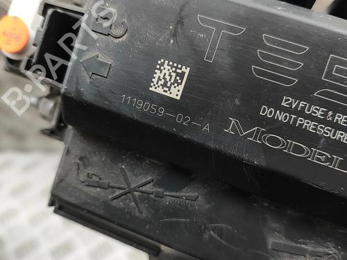 Fuse box TESLA MODEL X (5YJX) P100D AWD | BP33661656E1 - Image 9