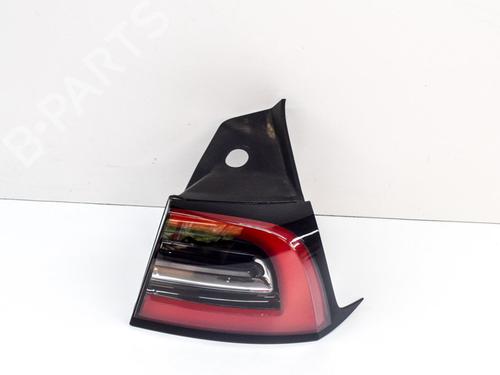 Used Right taillight TESLA MODEL Y (5YJY) EV Performance All-wheel Drive (462 hp) 28547787