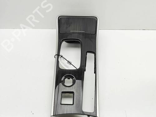 Mittelkonsole MITSUBISHI OUTLANDER III (GG_W, GF_W, ZJ, ZL, ZK) 2.0 Hybrid 4WD (GG2W) (200 hp) 32459325