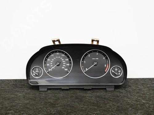 Used Instrument cluster BMW 5 (F10) 520 d (184 hp) 6745817