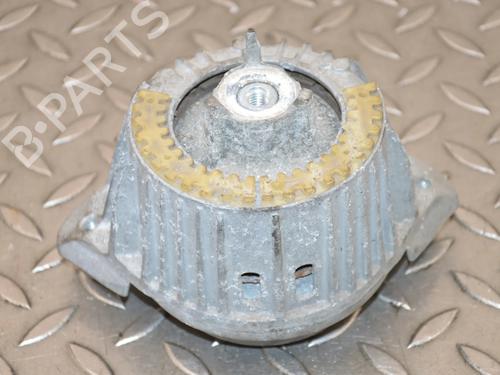 Used Engine mount MERCEDES-BENZ CLS (C218) CLS 220 BlueTEC / d (218.301) (177 hp) 30235182