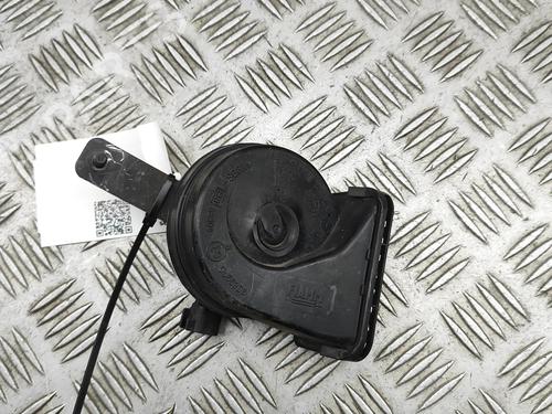 horn-jaguar-xe-x760-2015-32779878 main image