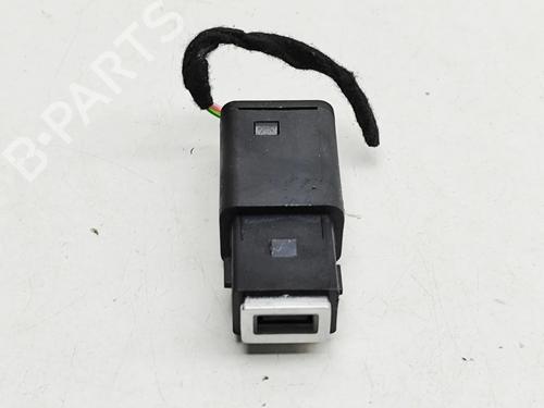 Used Electronic module Electronic module PEUGEOT 2008 II (UD_, US_, UY_, UJ_, UR_, UC_) e-2008 (UKZKXZ) (136 hp) 33549782 33549782