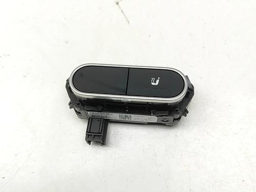 switch-mercedes-benz-gla-h247-2020-32143045 main image