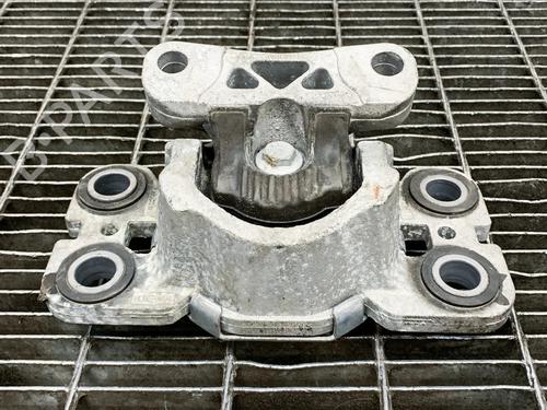 Used Engine mount Engine mount LAND ROVER RANGE ROVER EVOQUE (L538) 2.0 D (150 hp) 6760773 6760773