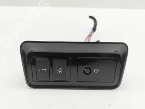 switch-jaguar-xe-x760-2015-32779915 main image