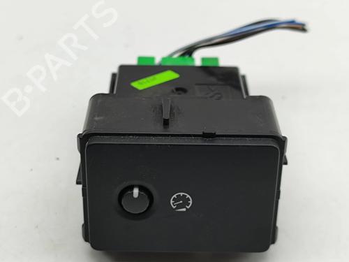 switch-land-rover-range-rover-velar-l560-2017-33374490 main image