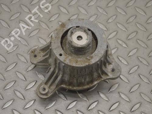 Used Engine mount MERCEDES-BENZ E-CLASS (W213) E 220 d (213.004) (194 hp) 30241581