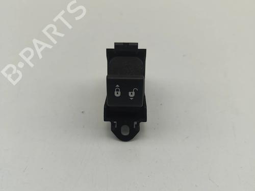 switch-aston-martin-vantage-vantage-2005-27797802 main image