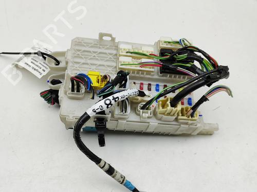 Used Fuse box TOYOTA HILUX VII Pickup (_N1_, _N2_, _N3_) 3.0 D-4D 4WD (KUN26) (171 hp) 32213520