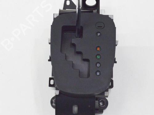 Used Gear lever TOYOTA YARIS (_P13_) 1.5 Hybrid (NHP130_, NHP130) (101 hp) 6752590