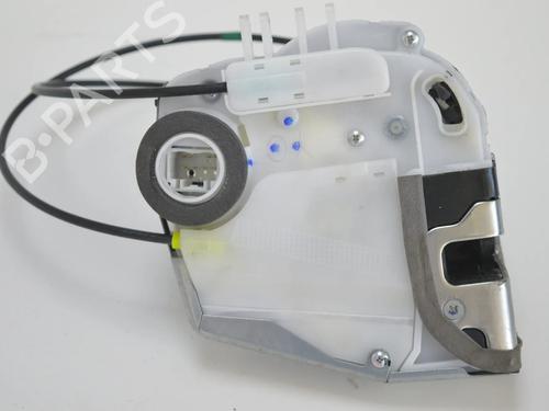 Used Rear left lock TOYOTA YARIS (_P13_) 1.3 (NSP130_, NSP130) (95 hp) 9863655