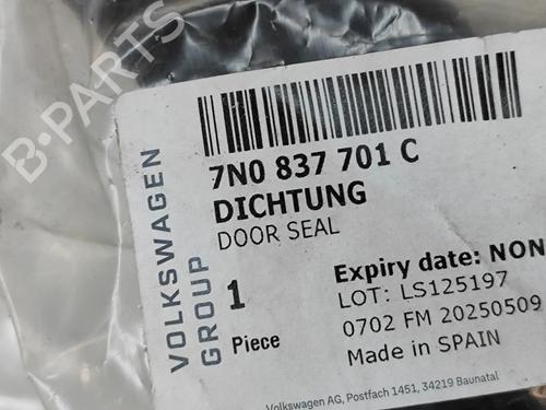 Rubber door seal AUDI Q5 (8RB) 2.0 TDI quattro | BP29058371C142