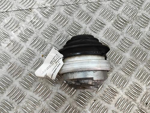 Used Engine mount Engine mount MERCEDES-BENZ SLC (R172) 180 (172.431) (156 hp) 26311610 26311610