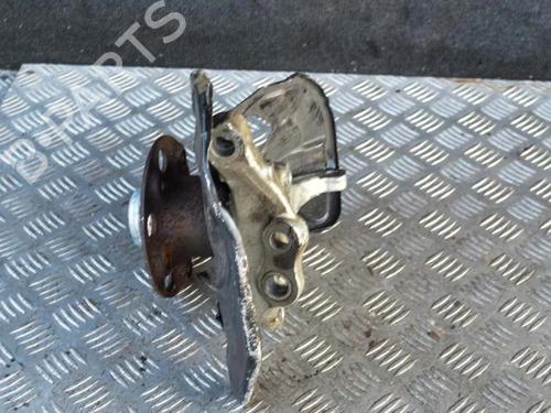 Used Right front steering knuckle Right front steering knuckle MERCEDES-BENZ C-CLASS (W204) C 220 CDI (204.002) (170 hp) 14658038 14658038