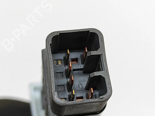 Switch HYUNDAI SANTA FÉ I (SM) 2.0 CRDi All-wheel Drive | BP23247747I30  - Image 6