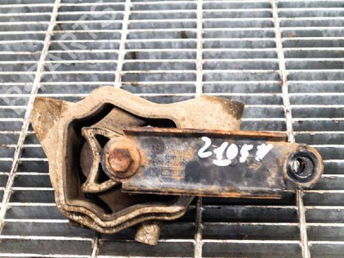 Used Engine mount VOLVO XC60 I SUV (156) D5 AWD (215 hp) 6740415