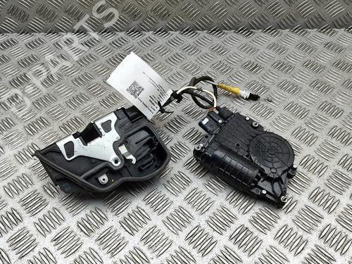 Høyre foran lås BMW 5 Touring (F11) M 550 d xDrive (381 hp) 30004891