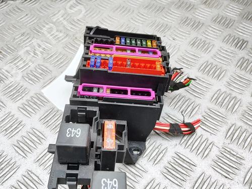 Used Fuse box Fuse box 37402448 37402448