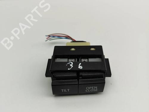 switch-lexus-ct-zwa10_-2010-25999868 main image