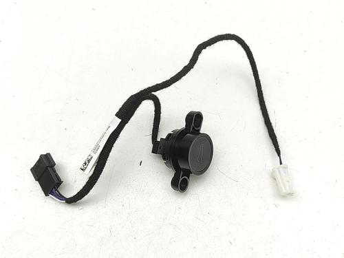 switch-tesla-model-3-5yj3-2017-32680573 main image