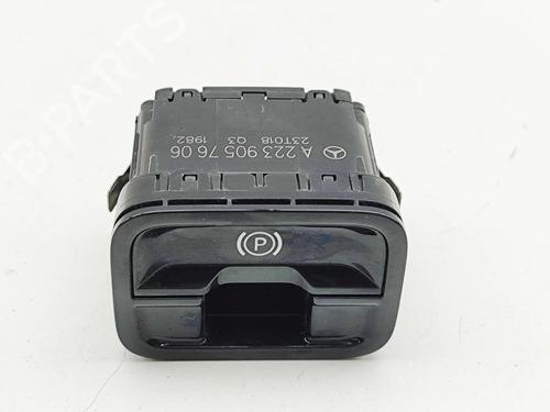 switch-mercedes-benz-eqe-v295-2022-35983884 main image