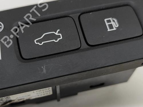 Switch VOLVO XC60 II (246) T8 Hybrid AWD | BP27768306I30 