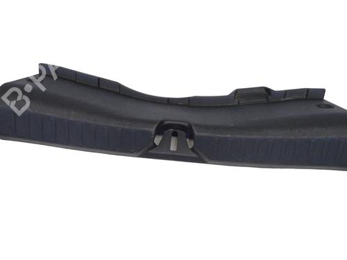 Used Tailgate trim Tailgate trim NISSAN MICRA V (K14) 1.0 (73 hp) 33360477 33360477