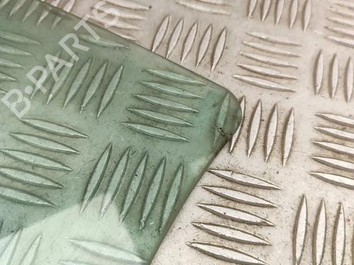 Front right door window VOLVO V40 Cross Country (526) D2 | BP32119512C19