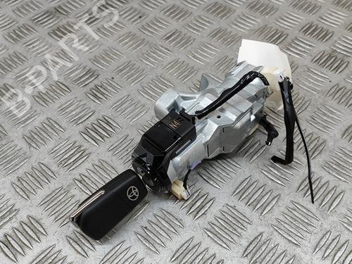 Used Ignition barrel TOYOTA YARIS (_P21_, _PA1_, _PH1_) 1.5 Hybrid (MXPH10, MXPH11) (116 hp) 28559801