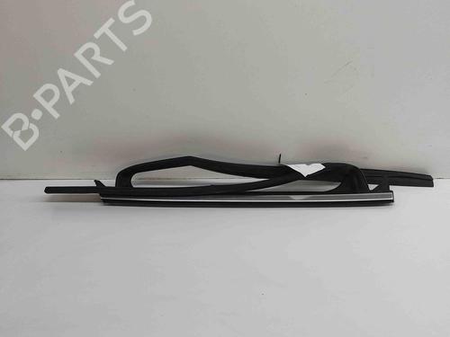 Modanatura della portiera AUDI Q3 (F3B) 35 TFSI (150 hp) 27789841