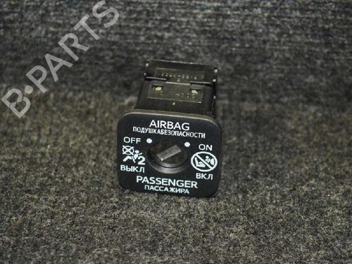Used Switch TOYOTA YARIS (_P13_) 1.3 (NSP130_, NSP130) (99 hp) 6728021