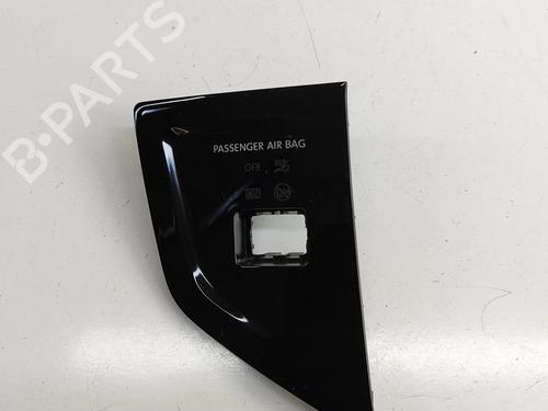 middle-console-vw-polo-vi-aw1-bz1-ae1-2017-25787923 main image