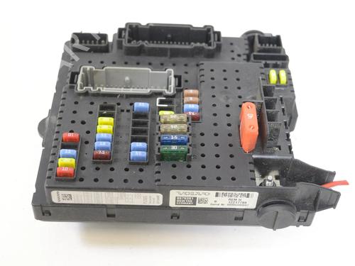 Used Fuse box Fuse box VOLVO S60 I (384) D5 (163 hp) 9898497 9898497