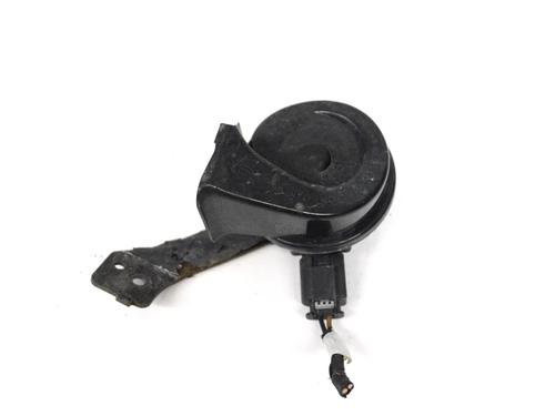 horn-infiniti-q30-2015-33353773 main image