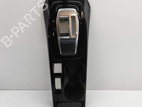 Used Middle console PEUGEOT 2008 II (UD_, US_, UY_, UJ_, UR_, UC_) e-2008 (UKZKXZ) (136 hp) 27778317
