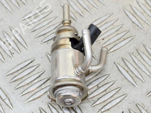 Used Injector BMW 5 (G30, F90) 520 d (190 hp) 14635896