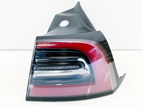 Used Right taillight Right taillight TESLA MODEL 3 (5YJ3) EV (283 hp) 27747979 27747979