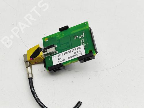 antennabase-mercedes-benz-glb-x247-2019-33388290 main image