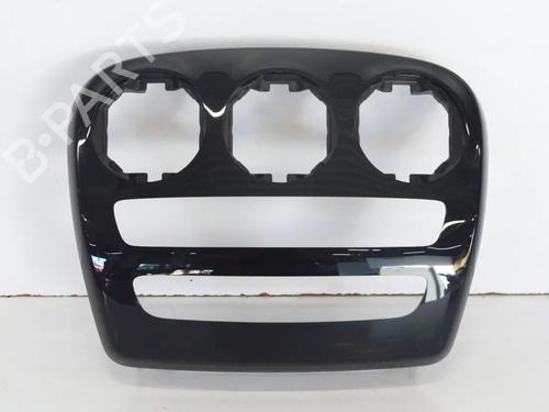 Used Middle console MERCEDES-BENZ C-CLASS T-Model (S205) C 220 BlueTEC / d (205.204) (170 hp) 14607864