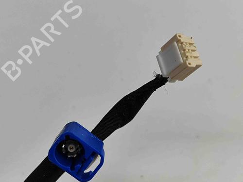 Antenna/Base TESLA MODEL Y (5YJY) EV Performance All-wheel Drive | BP27789774C140 