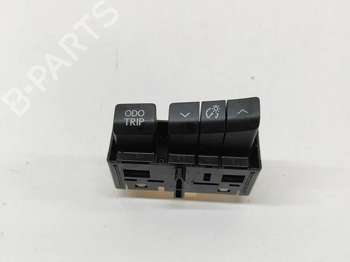 switch-lexus-nx-_z1_-2014-28028916 main image