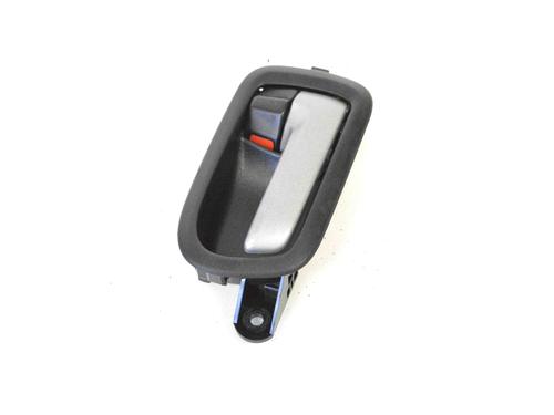 Używane Klamka wewnętrzna drzwi przednich prawych SUZUKI GRAND VITARA II (JT, TE, TD) 2.4 All-wheel Drive (JB424) (169 hp) 30212106