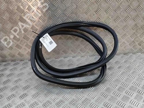 Used Rubber door seal PEUGEOT 5008 II (MC_, MJ_, MR_, M4_) 1.5 BlueHDi 130 (MCYHZJ, MCYHZR, MCYHZX) (131 hp) 28676392