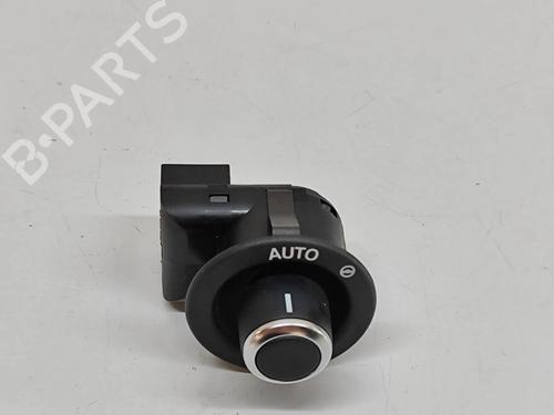 switch-jaguar-f-type-coupe-x152-2013-27650338 main image