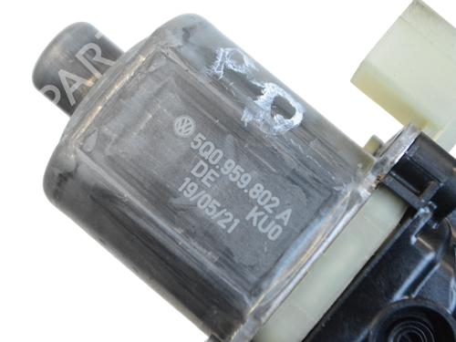 Right front window motor VW GOLF VIII (CD1, DA1) 1.0 TSI | BP33357428E20  - Image 5